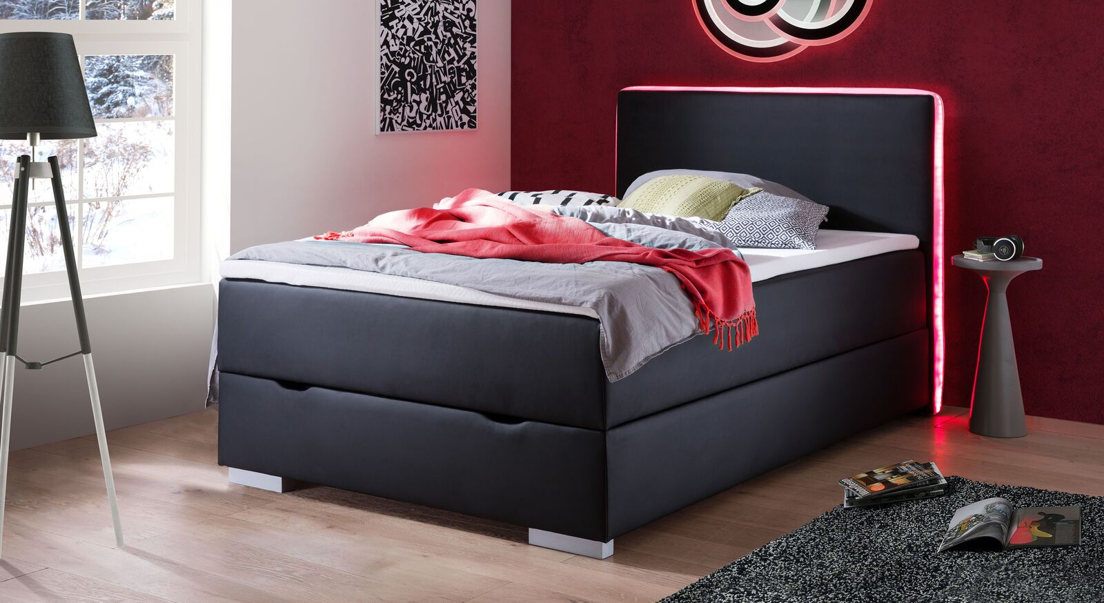 Ideal für moderne Jugend- und Gästezimmer: das Bettkasten-Boxspringbett "Merwin" in der Größe 120x200 cm.