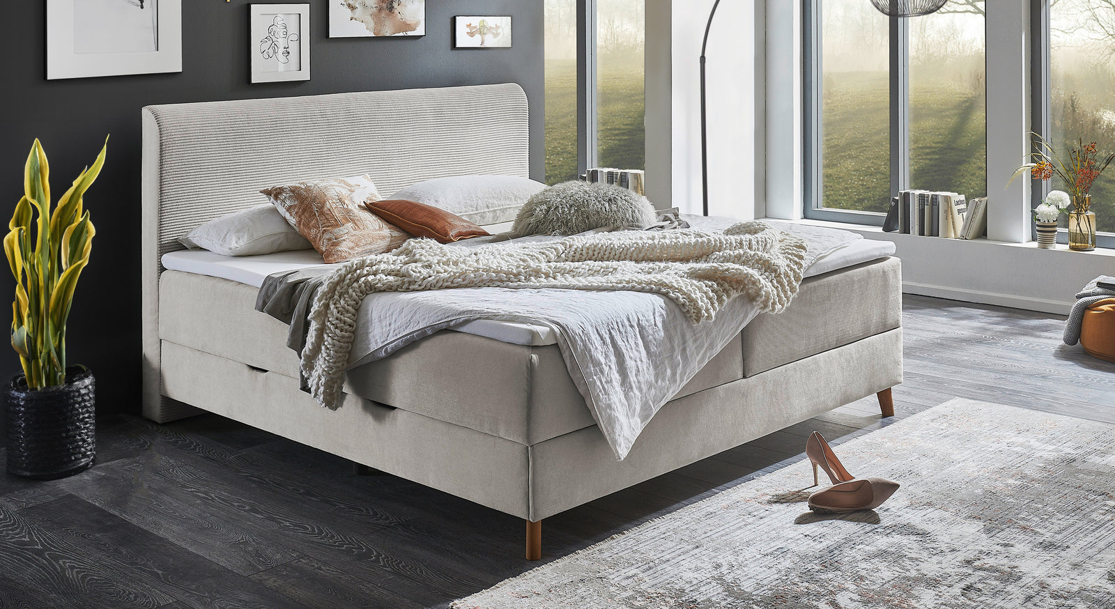 Sie erhalten das Bettkasten-Boxspringbett "Ronnes" inklusive Topper.