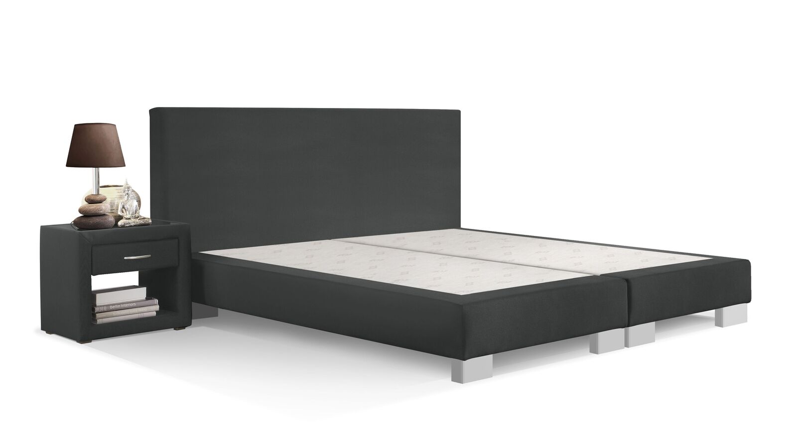 In Anthrazit lässt sich die Boxspring-Base "Polar" (hier mit silbernen Füßen) in viele Einrichtungsstile integrieren.
