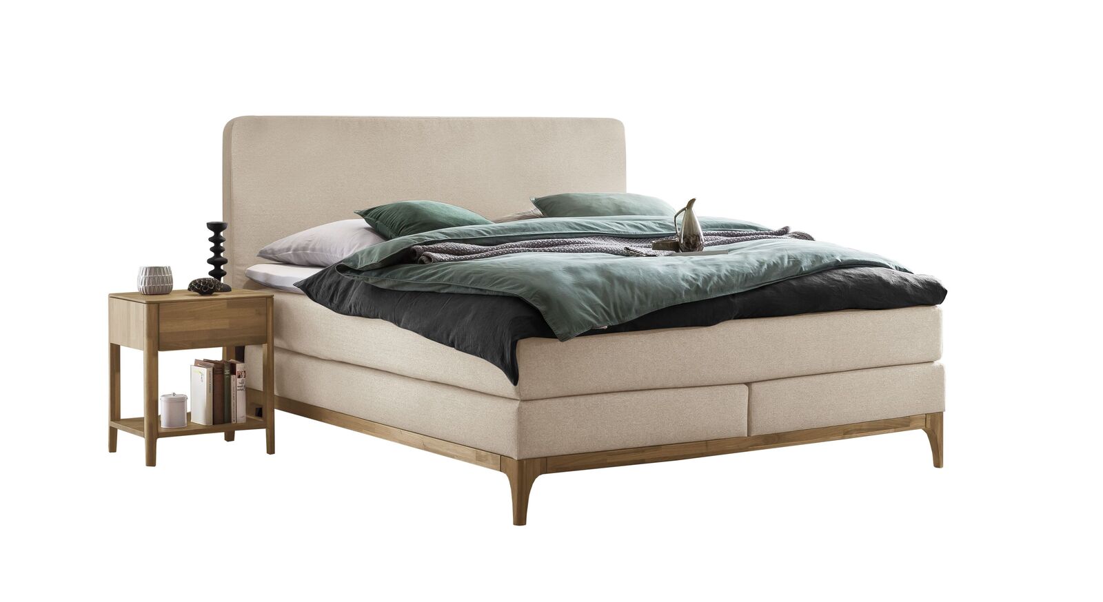 Elegant und edel: das Boxspringbett "Conrado" in Beige.