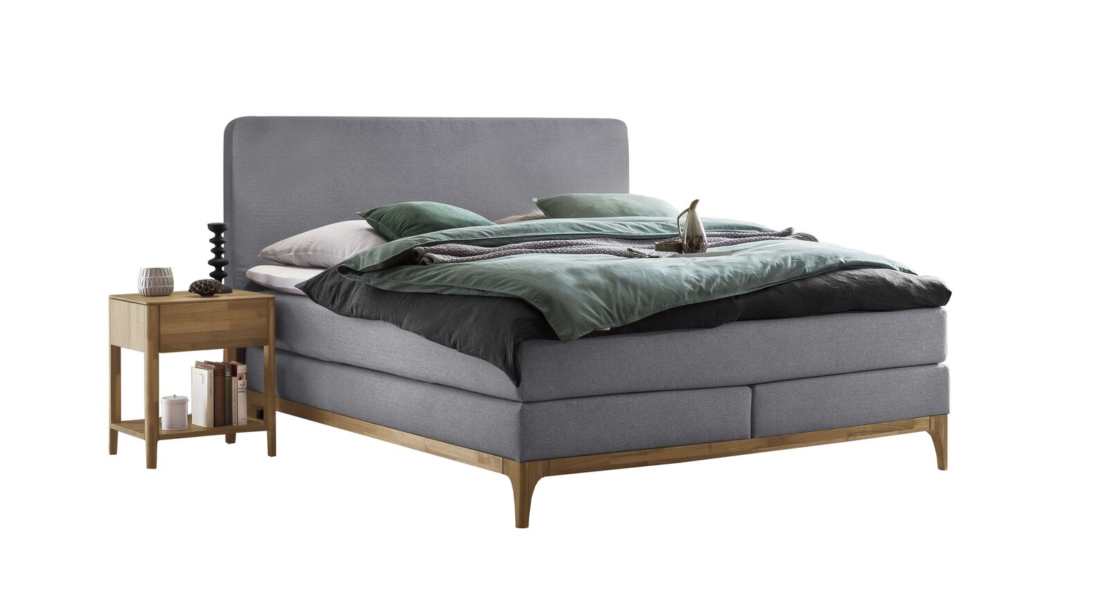 Das Boxspringbett "Conrado" mit weißgrauem Stoffbezug.