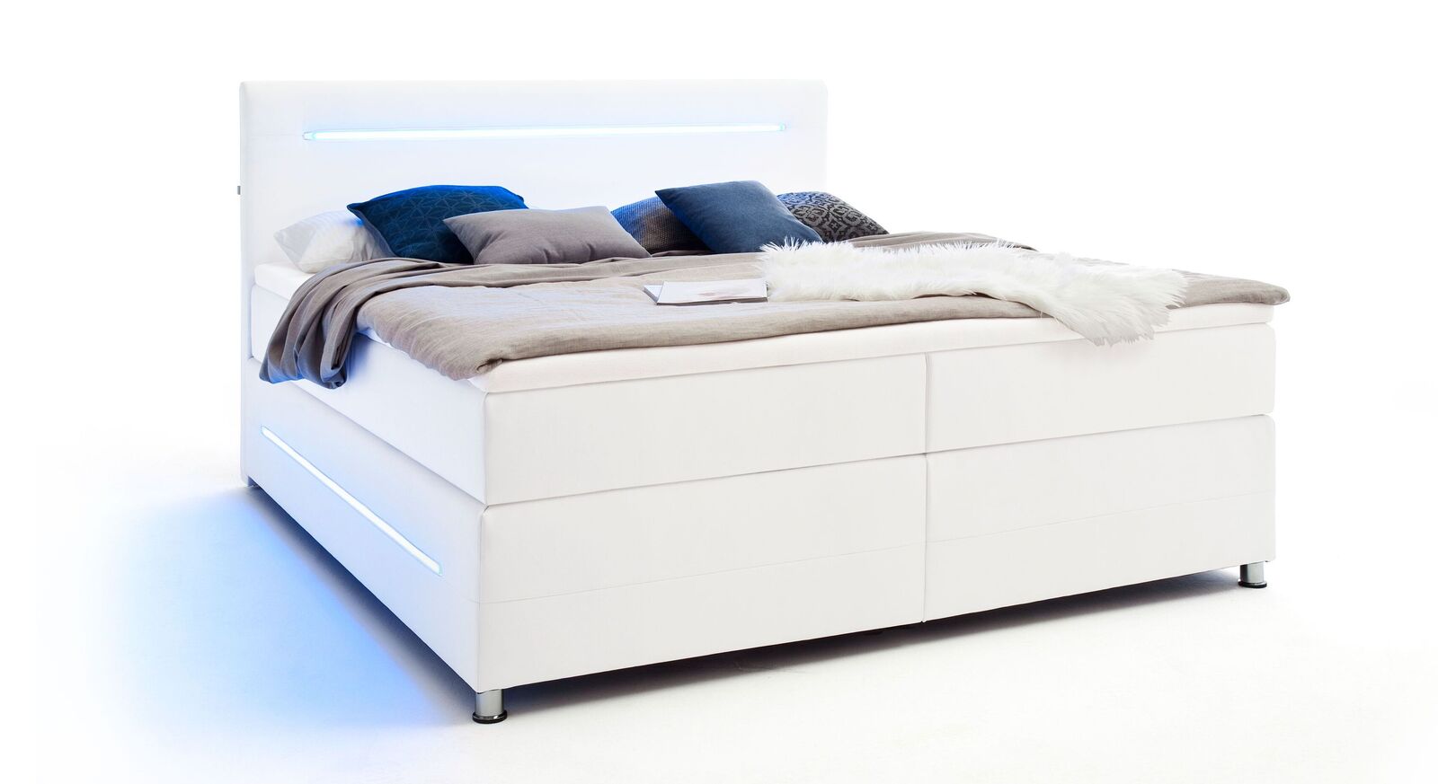Ein Traum in Weiß: das stylische Boxspringbett "Lexton" mit pflegeleichtem Kunstlederbezug.