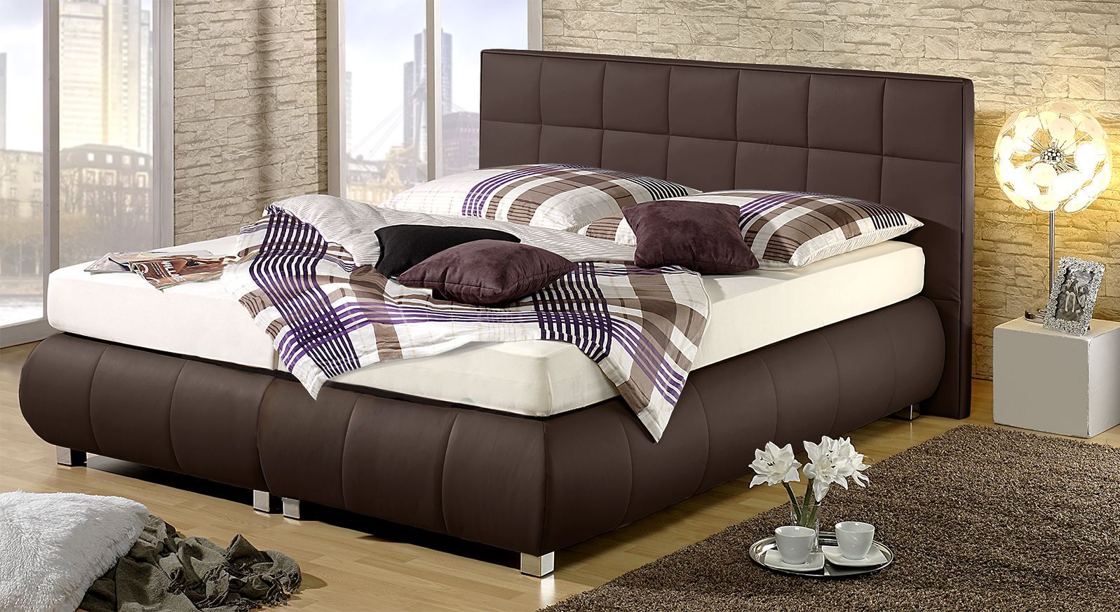 Boxspringbett "Seattle" macht in Dunkelbraun eine besonders gute Figur.