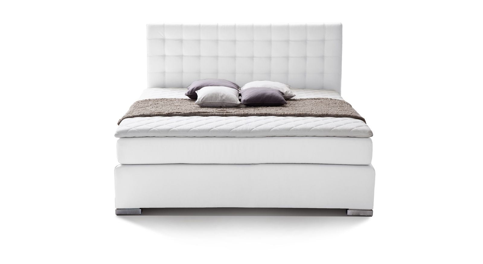 Bis zu einer Breite von 140 cm erhalten Sie das Komplettbett "Taimea" mit einer durchgehenden Box.