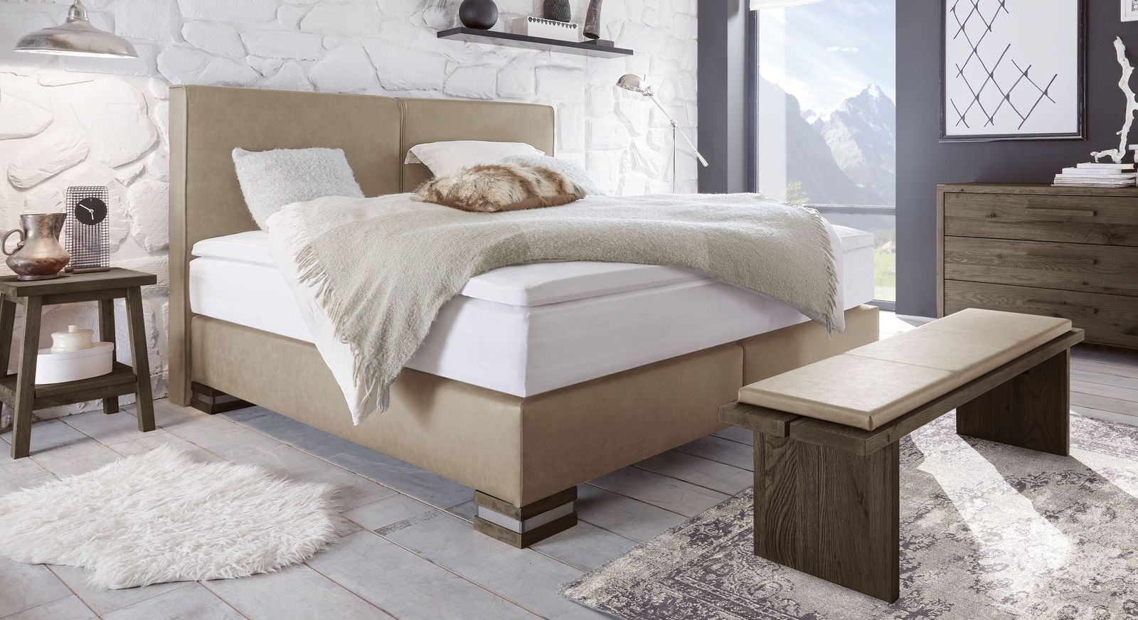 Mit dem Boxspringbett "Tholen" (hier in Beigebraun) sorgen Sie für echte Wohlfühlatmosphäre.