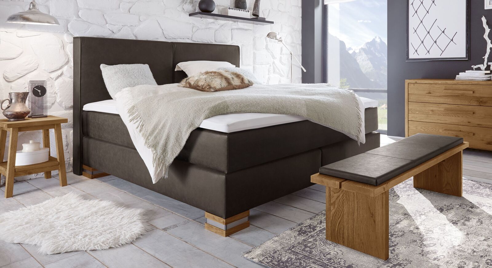 Für einen einheitlichen Look können Sie die Boxspring-Matratze auch mit seitlichem Stoffbezug farblich passend zum Rest des Bettes wählen.