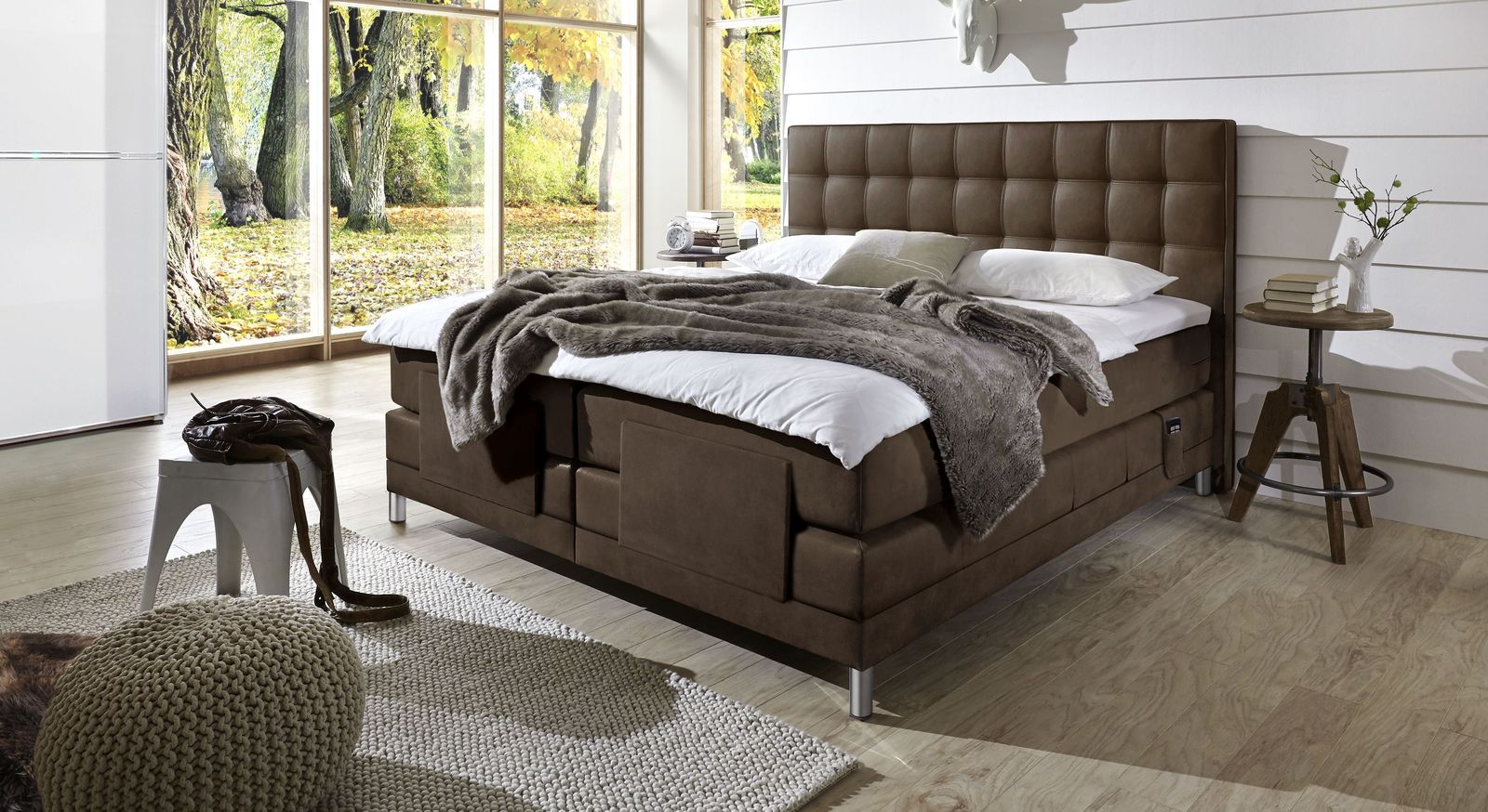 Komfort und Design elegant vereint: das Boxspringbett "Zamora Elektro" (hier in braunem Kunstleder).