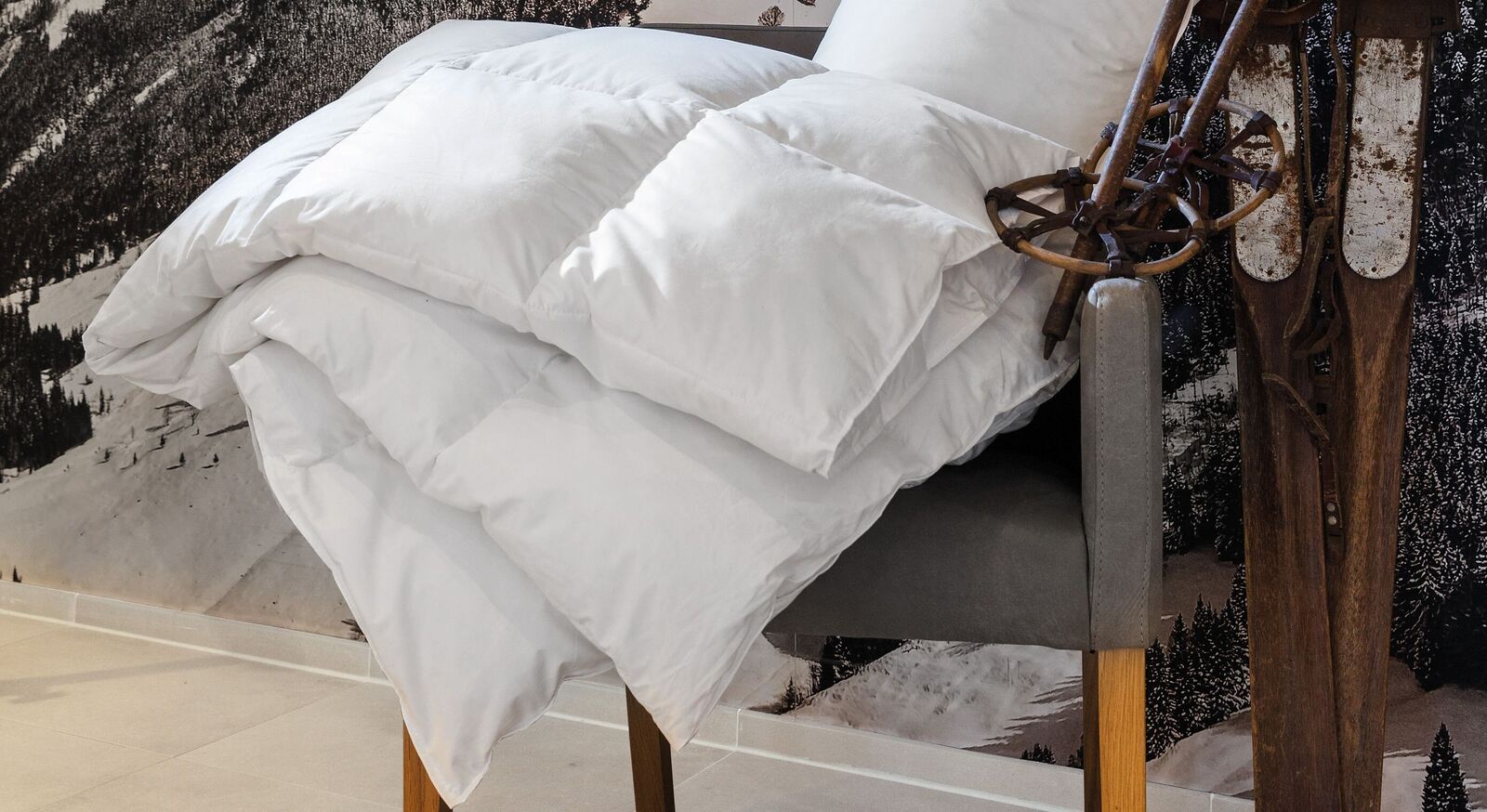 Mit der klassischen Centa-Star Daunen-Bettdecke "Moments" warm genießen Sie wohlige Wärme in der kalten Jahreszeit.