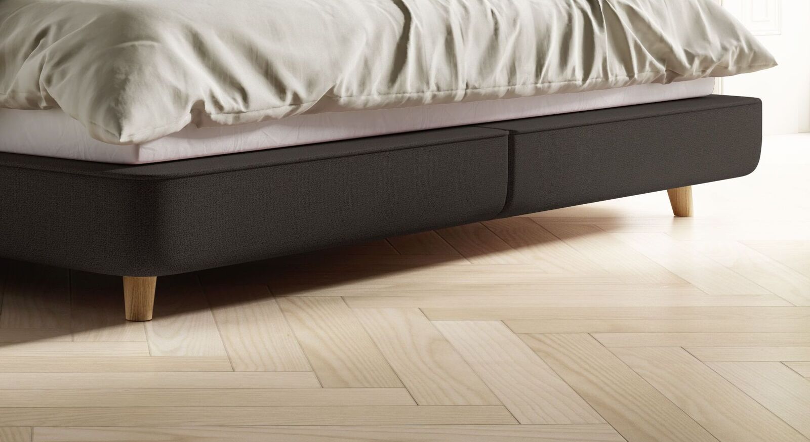 Die Füße bestehen aus massivem Eichenholz und verleihen dem Bett einen eleganten Retro-Look.
