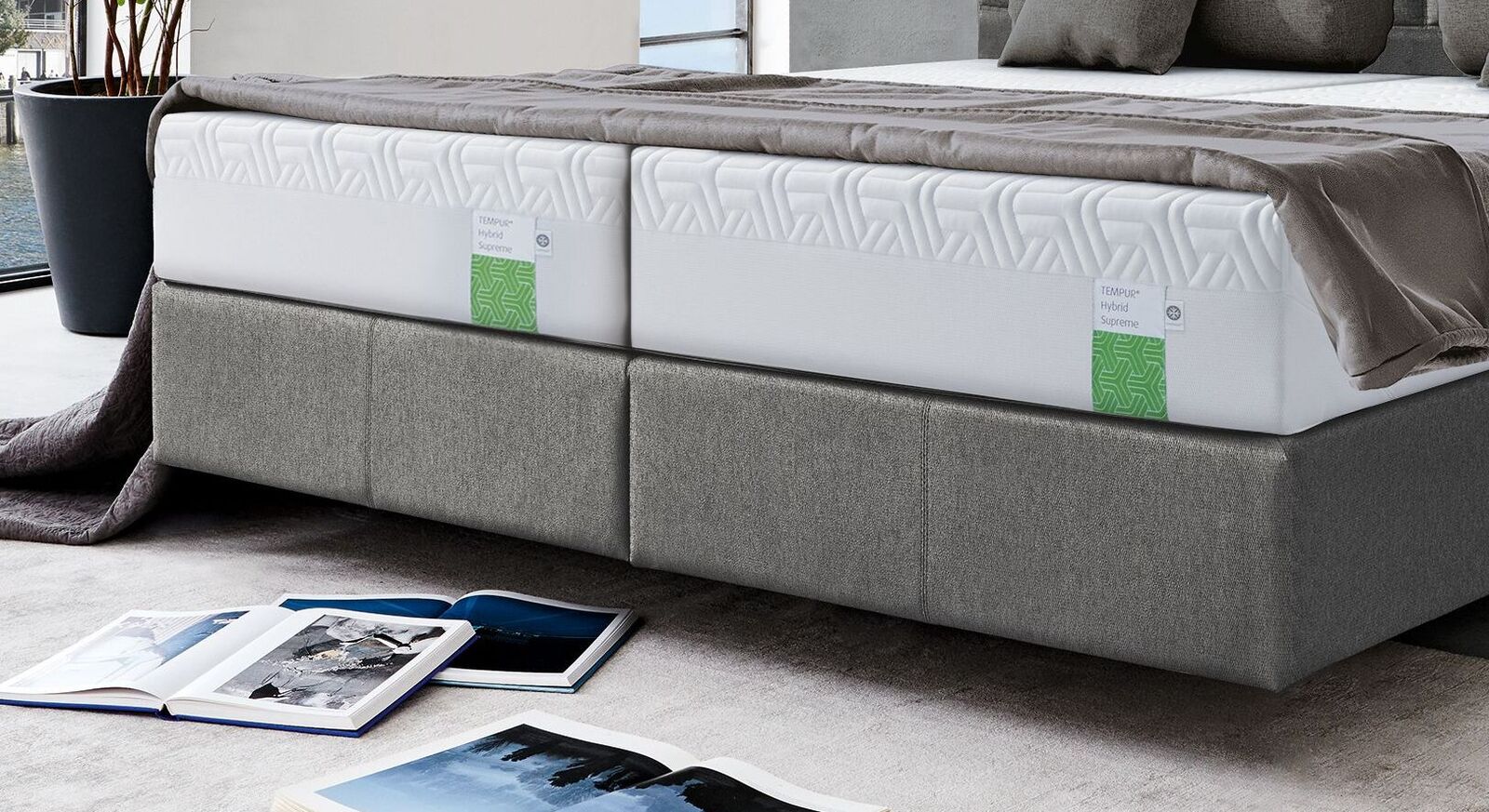 Die nach innen versetzten Füße verleihen dem Boxspringbett eine attraktive Schwebeoptik.