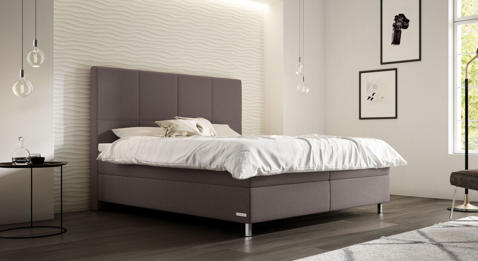 Das modische SCHLARAFFIA Boxspringbett "Chicago" wartet mit einem hohen Kopfteil in Karosteppung auf (Topper optional bestellbar).