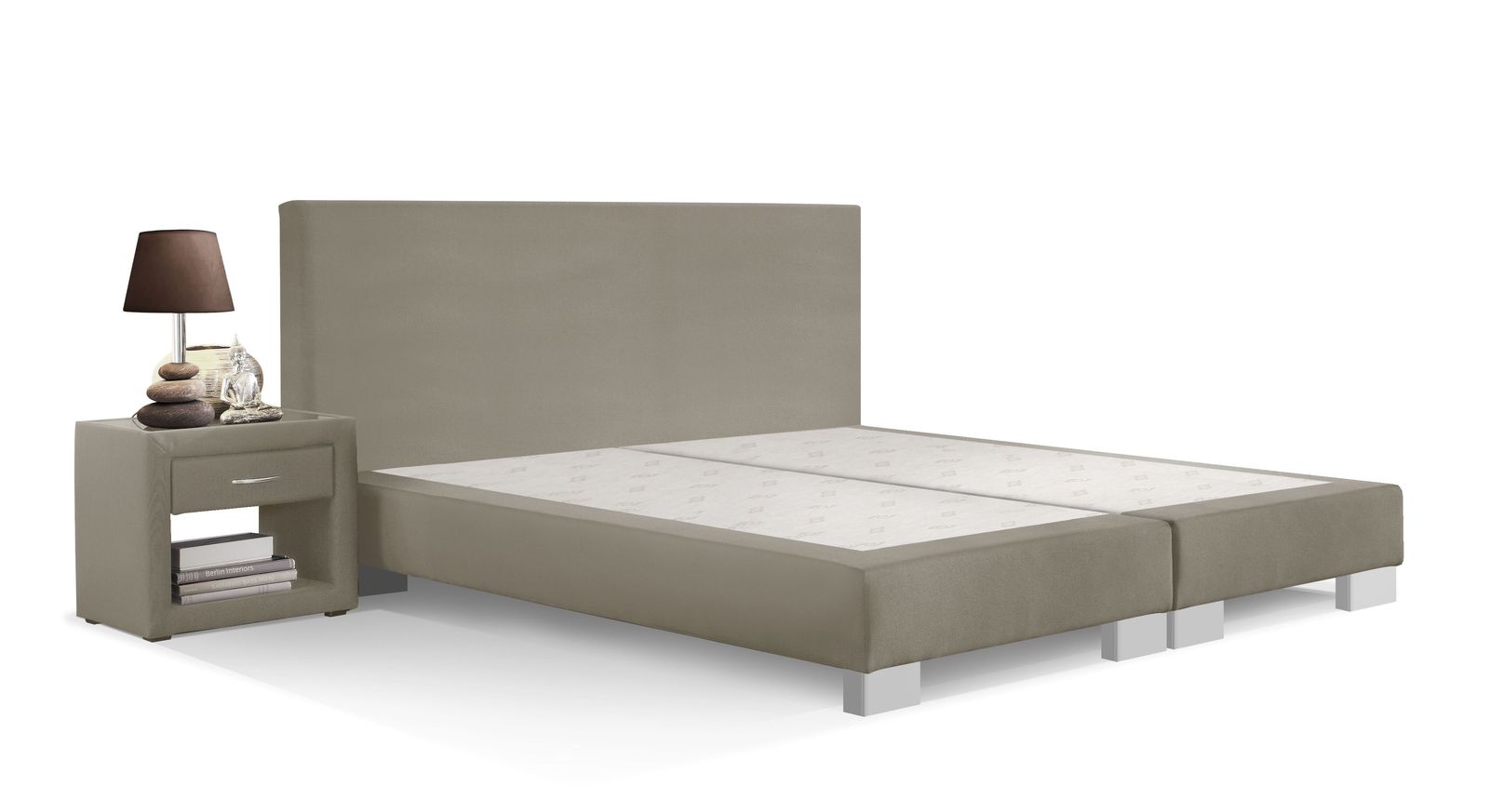 Die Boxspring-Base "Polar" (hier mit silbernen F&uuml;&szlig;en und in der Farbe Taupe) eignet sich als Basis f&uuml;r Matratzen und Topper.