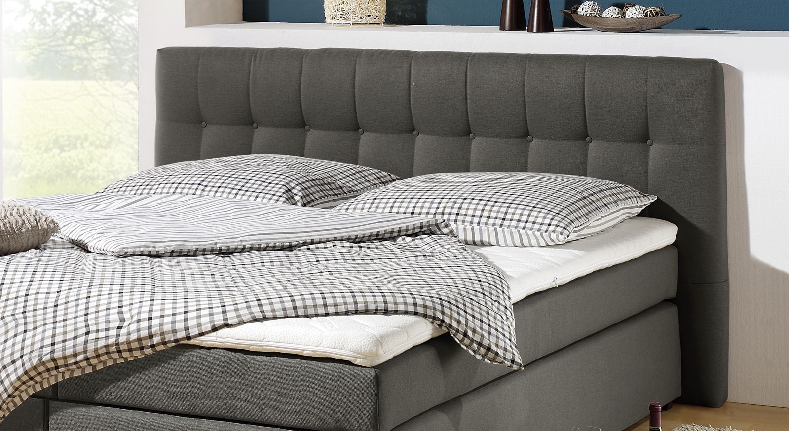 Das weich gepolsterte Kopfteil l&auml;dt zum Relaxen und Wohlf&uuml;hlen ein.