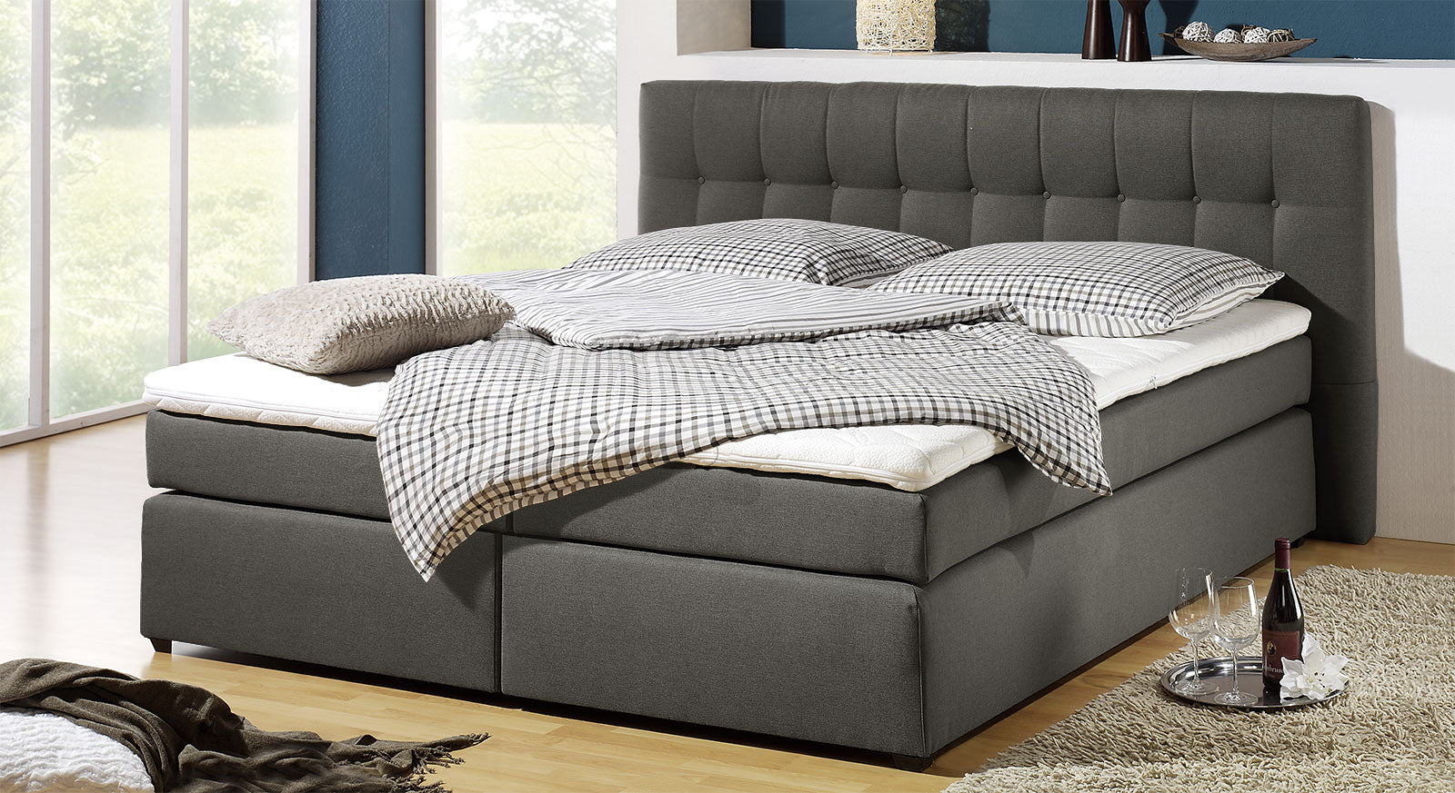 Dieses Boxspringbett passt in jedes Schlafzimmer &ndash; unser "Chicago" in Anthrazit mit TTF-Matratze.