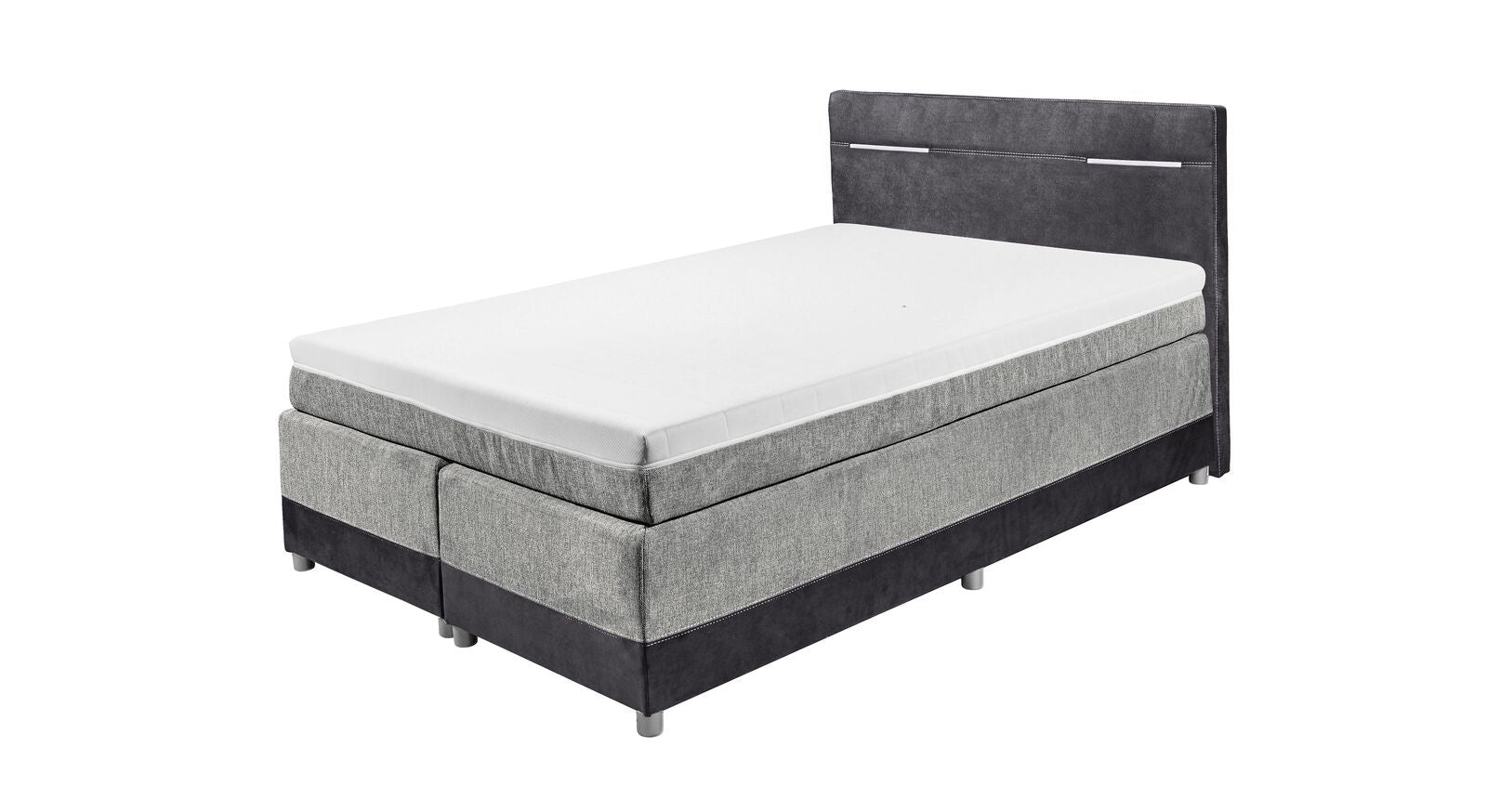 Das Boxspringbett "Cody" ist 140 cm breit und wird mit einer mittelweichen Federkern-Matratze mit integriertem Kaltschaum-Topper geliefert.