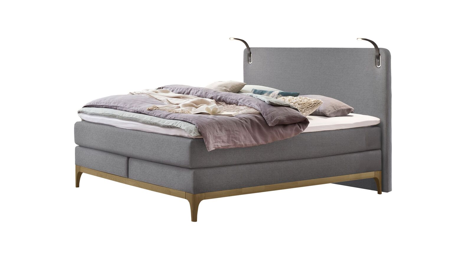 Dezent zeitlos: das Boxspringbett "Danilo" mit wei&szlig;grauem Stoffbezug.