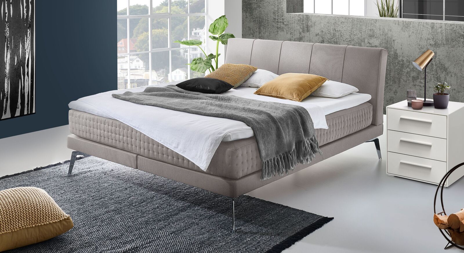 Das attraktive Boxspringbett "Elipsa" begeistert mit seiner niedrigen Box und einem modernen Design.