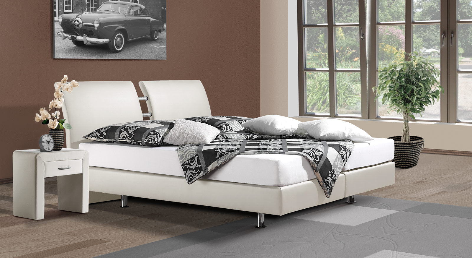 Modernes Boxspringbett "Fernando" mit hochwertigem Kunstlederbezug (hier in Wei&szlig;).