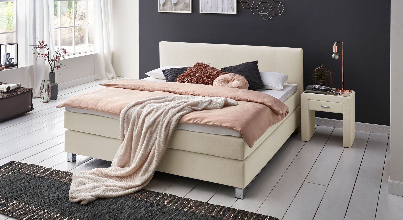 Genie&szlig;en Sie erholsame N&auml;chte im Boxspringbett "Ferryland" (hier 53 cm hoch, Webstoffbezug in Creme).