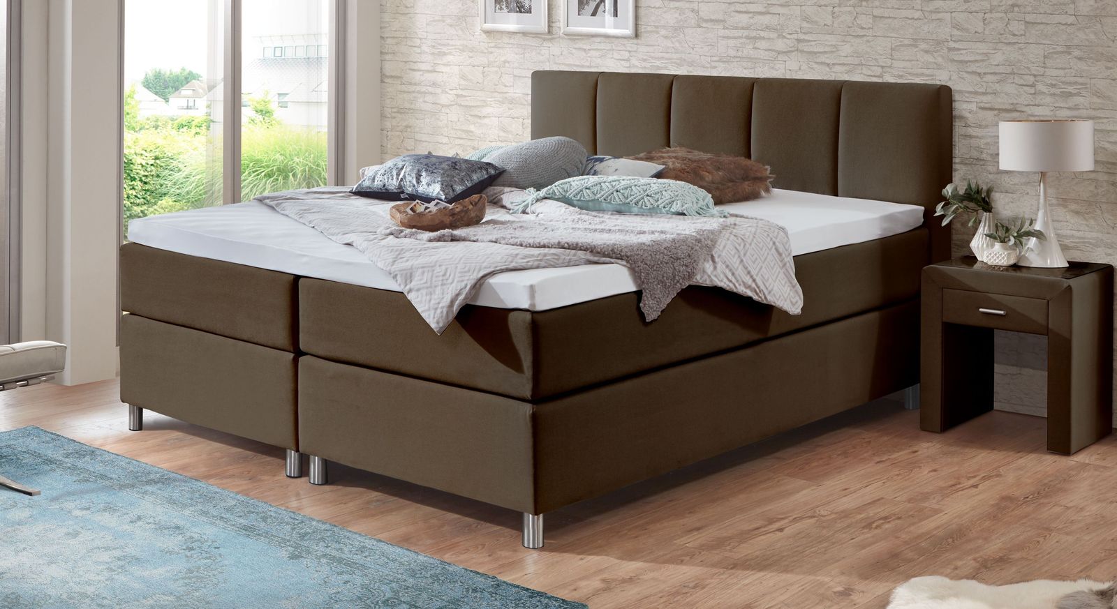 F&uuml;r jeden Einrichtungsstil passend: das Boxspringbett "Rockford" &ndash; hier in Braun mit 66 cm Liegeh&ouml;he.