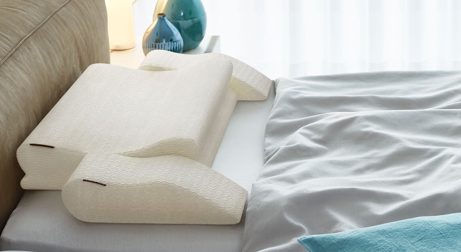 Das schnell reagierende Centa-Star Nackenst&uuml;tzkissen "NeckProtect<sup>&reg;</sup>" Ultra mit Hightech-Viscoschaum (Seitenkissen nicht erh&auml;ltlich).