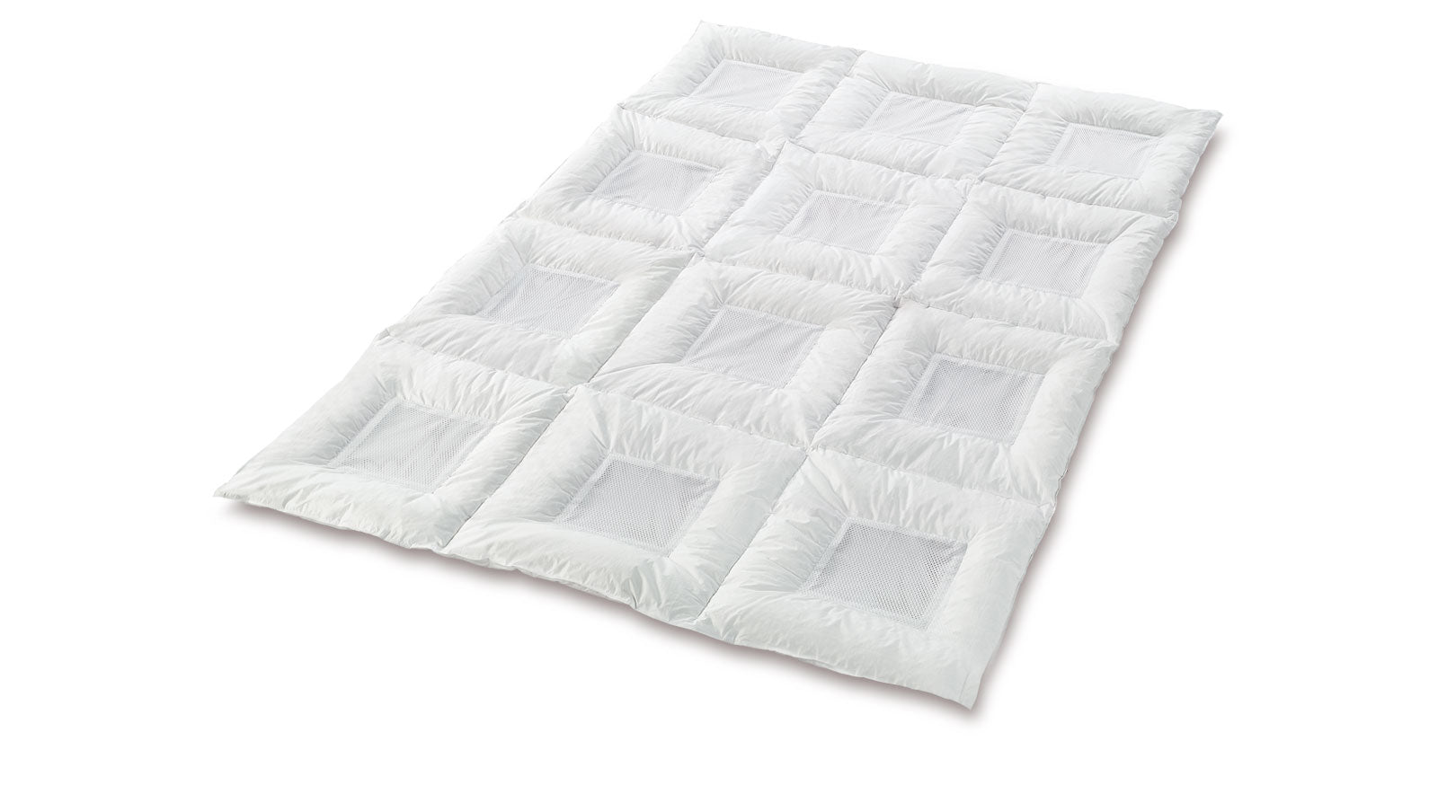 In hei&szlig;en Sommern&auml;chten sind Sie mit der Daunen-Bettdecke "clima balance comfort light" gut bedient.