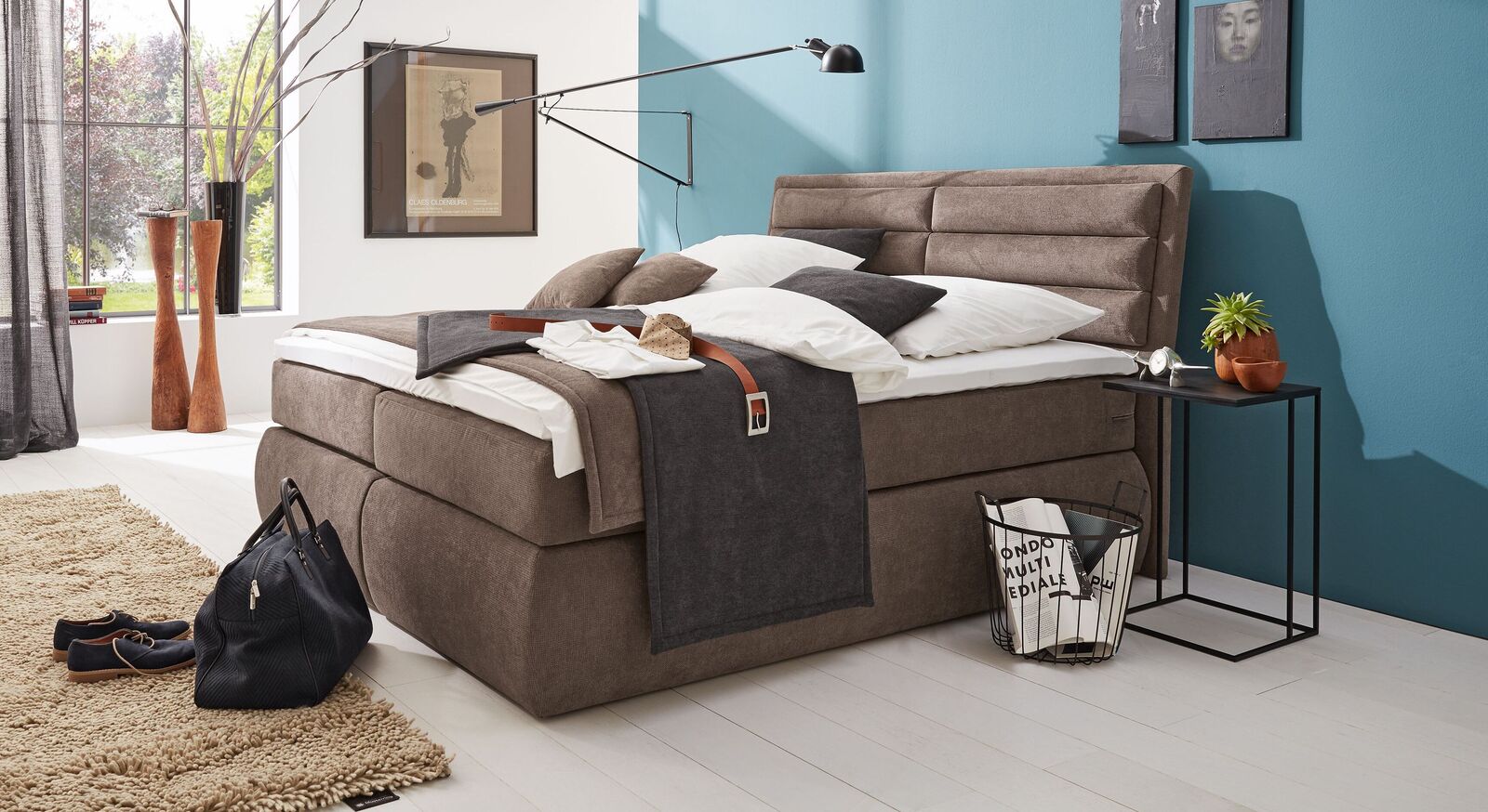 Das extravagante MUSTERRING Bettkasten-Boxspringbett "Felina-Case" mit Quersteppung am Kopfteil und viel Stauraum.